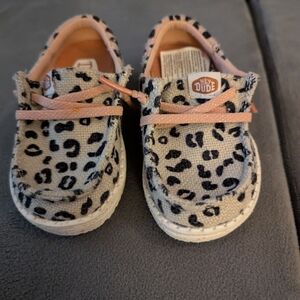 Like new toddler girl Hey Dude shoes